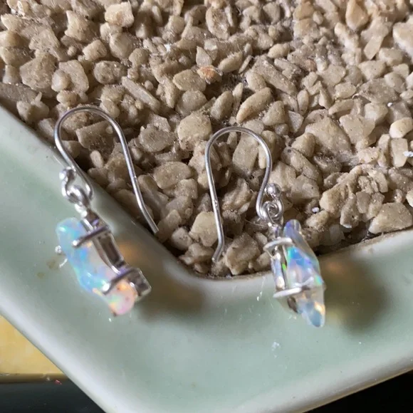 Vintage 925 Ethiopian opal earring